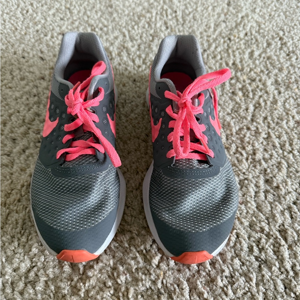 Nike Downshifter 7 Sneakers - grey and pink size 4.5
Youth